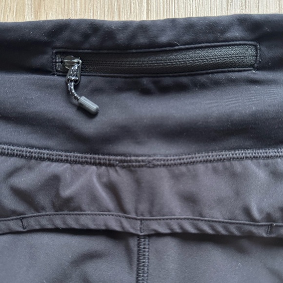 lululemon Speed Up Low-Rise Lined Short 2.5" | Size: 6 - Picture 4 of 6